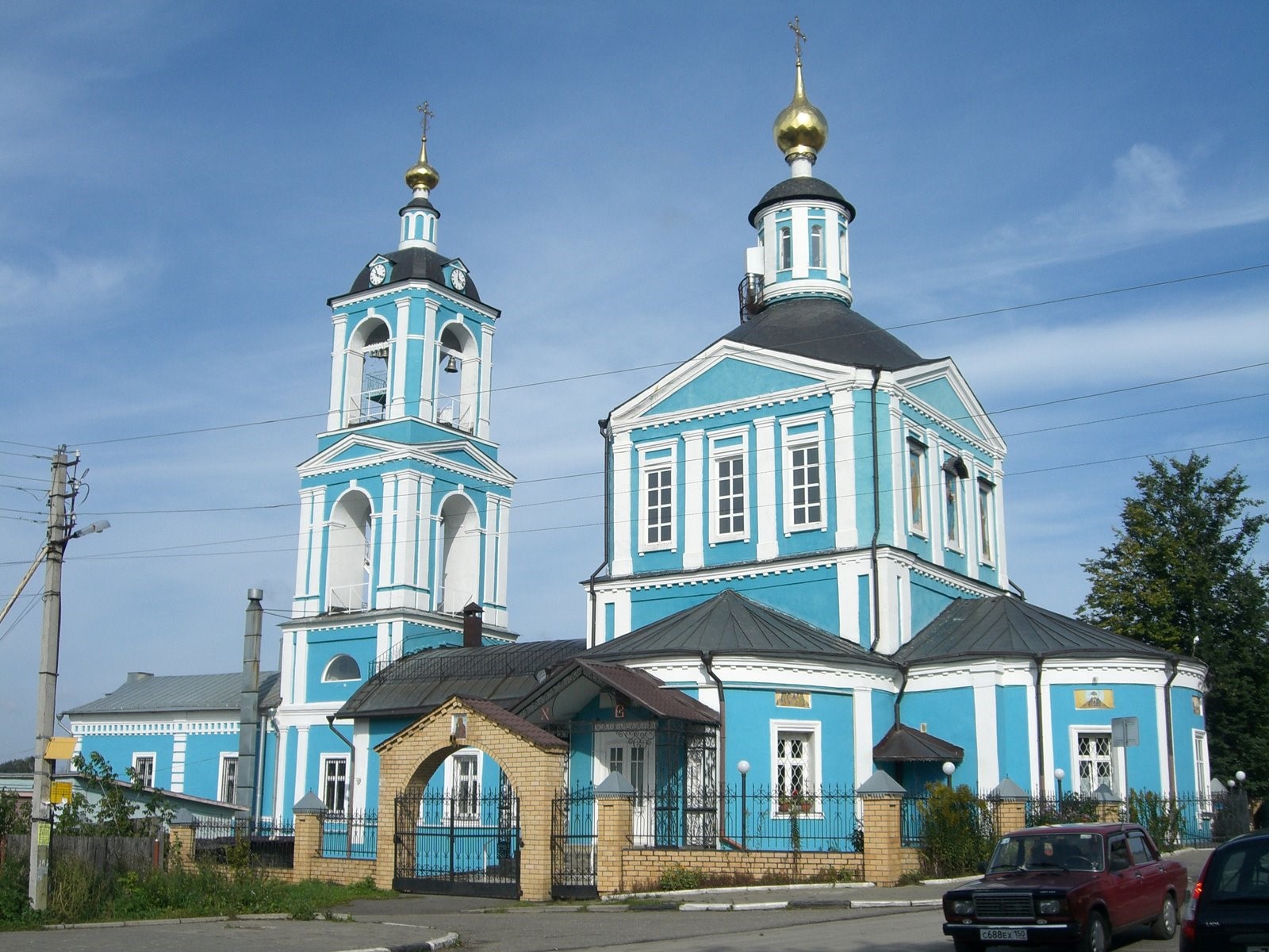 Храмы посада. Сергиев Посад Церковь. Церкви и дворцы Сергиева Посада. Сергиево Посадский храм. Церковь города Сергиев Посад.